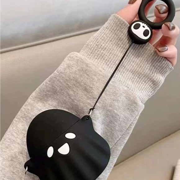 Spooky Ghost AirPods Case - Picture 3 of 4